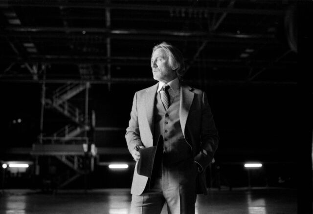 Daniel Craig se fait passer pour Benoit Blanc dans le réveil du réveil de Netflix: un mystère de couteaux