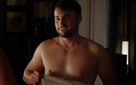 Comment s'en tirer avec Jack Falahee du meurtre montre une transformation musculaire dans de nouvelles photos