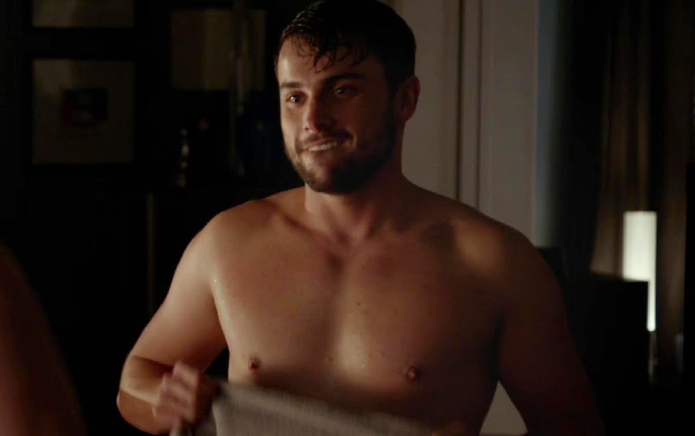 Comment s'en tirer avec Jack Falahee du meurtre montre une transformation musculaire dans de nouvelles photos
