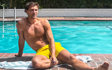 Cooper Koch sert la «chaleur au bord de la piscine» sur les photos virales