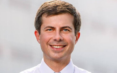 «J'ai été surpris»: Pete Buttigieg réagit à la confession du VP de Kamala Harris
