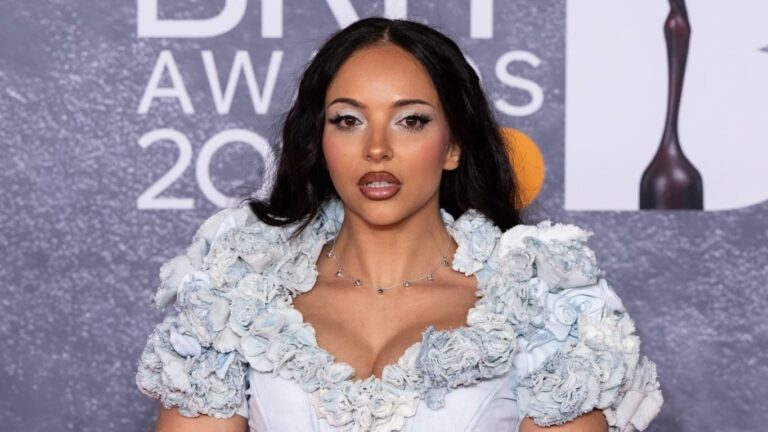 Jade entre sous les projecteurs avec les débuts en solo éblouissants «C'est le showbiz bébé!