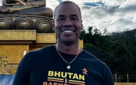 Jason Collins, le premier joueur gay de la NBA, recevant un traitement pour la tumeur du cerveau