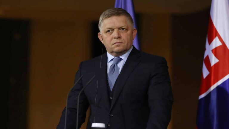 La Slovaquie consacre seulement deux sexes en constitution, restreignant l'adoption et la maternité de substitution pour les personnes LGBTQ