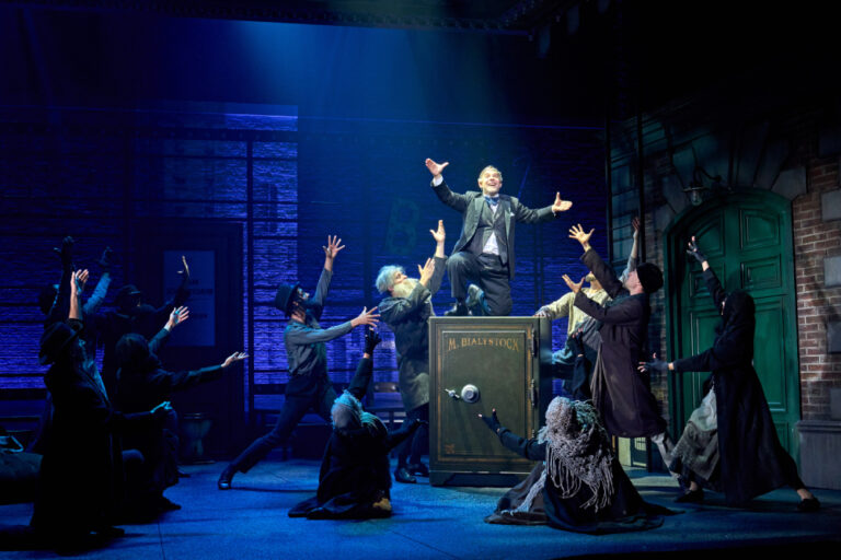 La comédie classique de Mel Brooks The Producers est une satire délicieusement subversive – Review La comédie classique de Mel Brooks The Producers est une satire délicieusement subversive - Review