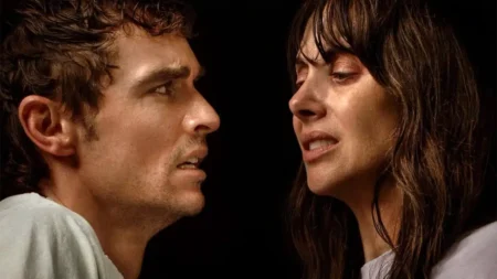 La coupe chinoise du film d'horreur «ensemble» utilise l'IA pour effacer les personnages gays