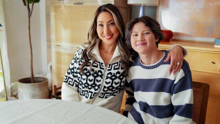 La maman hawaïenne s'ouvre dans un nouveau film de projet Trevor sur le soutien de son fils transgenre