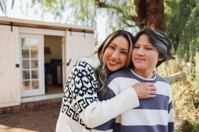 Le dernier court métrage du Trevor Project suit une mère hawaïenne apprenant à soutenir son fils transgenre tout en créant des espaces sûrs pour les jeunes LGBTQ +.