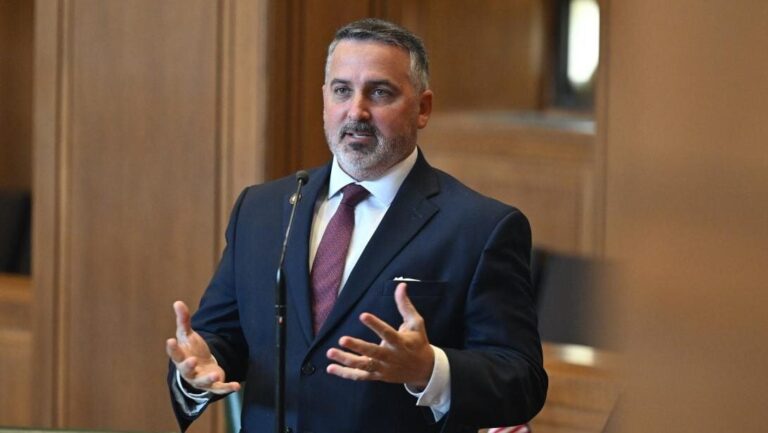 Le législateur de l'Oregon quitte le GOP sur l'agenda anti-LGBTQ, anti-coquity et cite le fils gay comme tournant Le législateur de l'Oregon quitte le GOP sur l'agenda anti-LGBTQ, anti-coquity et cite le fils gay comme tournant