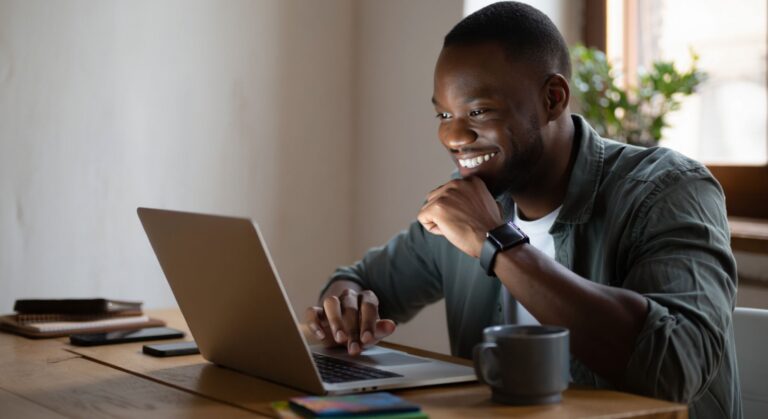 Le travail à distance augmente le bonheur : conclusions d’une étude sur 4 ans
