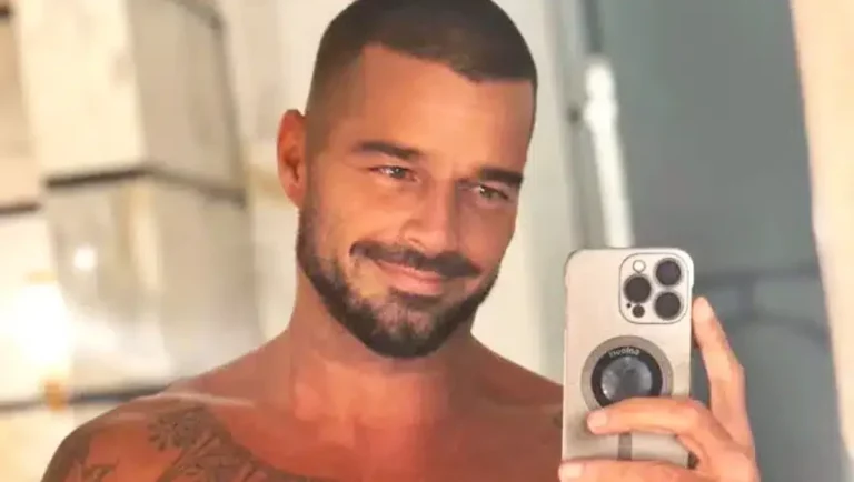 Ricky Martin chauffe Instagram avec des selfies torse nues torrides et brise presque Internet