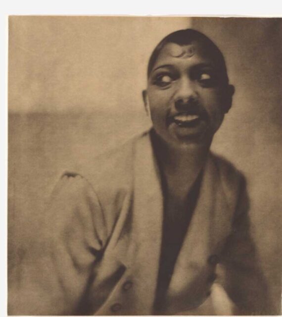 Portrait de Josephine Baker 1925, baron Adolf de Meyer. Collotype. Getty Museum
