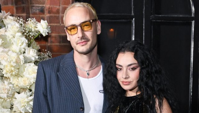 George Daniel (L) et Charli XCX assistent à la fête Vogue & Netflix pour célébrer les BAFTA Television Awards au restaurant Belvedere le 11 mai 2023 à Londres, en Angleterre.