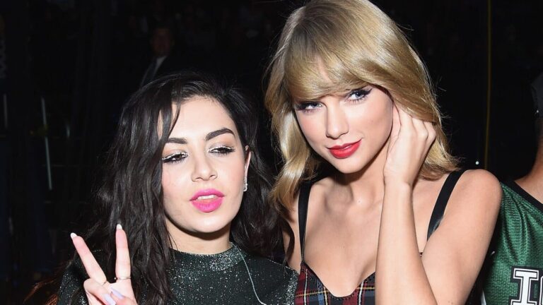 Taylor Swift et Charli XCX: des camarades à la tension des rumeurs, un regard sur leur histoire pop compliquée