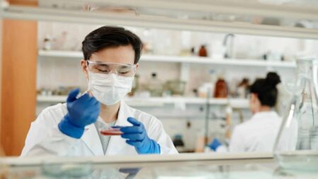 Les scientifiques créent des embryons humains utilisant des cellules de la peau, un pas vers la conception de même sexe