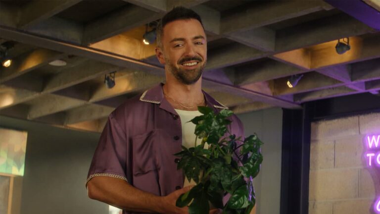 Matteo Lane admet qu'il n'est pas un "Plant Gay" bien qu'il fasse partie de la catégorie "Maintenance requise" (Exclusif)