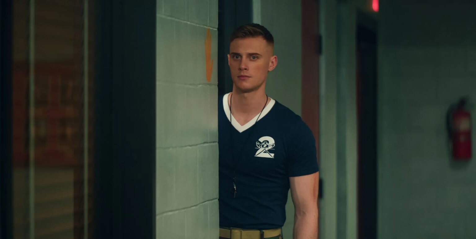 Les stars du drame militaire queer Netflix Boots se prononcent sur une éventuelle saison deux Max Parker as Sgt. Sullivan in Boots on Netflix. (