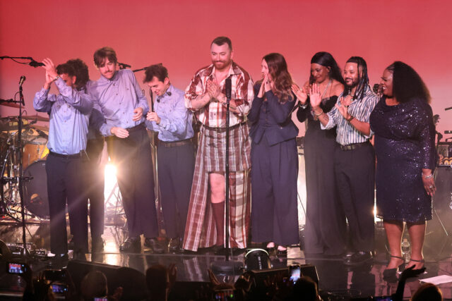 Sam Smith se produit sur scène lors de la résidence Sam Smith : « To Be Free New York City » à Varsovie le 15 octobre 2025 à New York.
