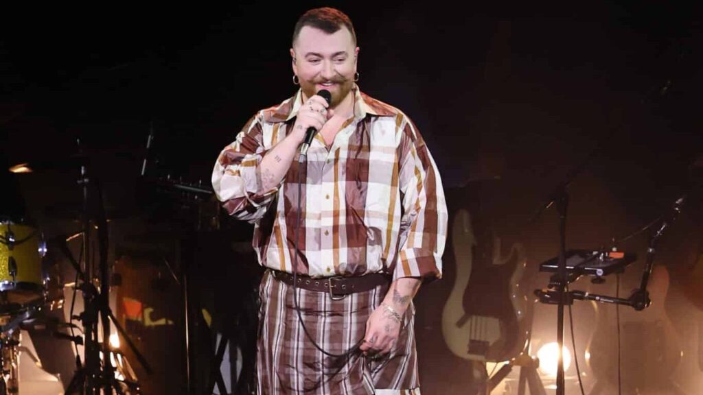 Sam Smith apporte sa résidence « To Be Free » à Brooklyn avec des performances intimes et émouvantes Sam Smith apporte sa résidence « To Be Free » à Brooklyn avec des performances intimes et émouvantes