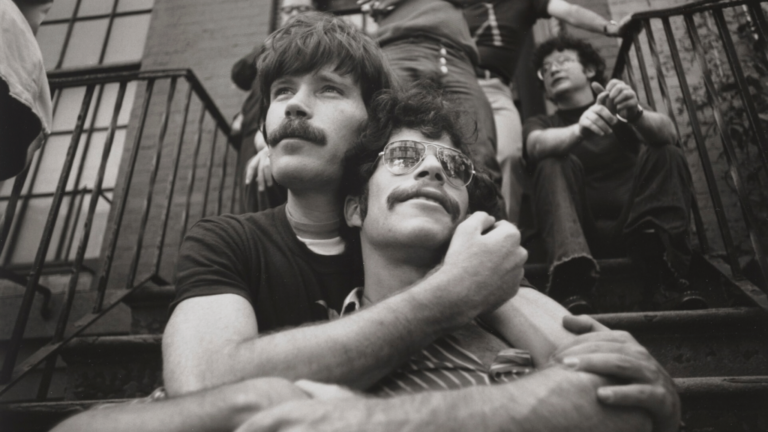 `` À travers l'objectif queer '': le rôle de la photographie dans l'histoire LGBTQ +
