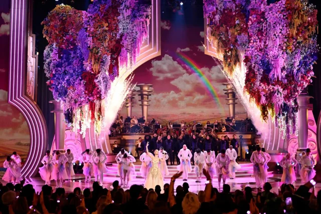 Ariana Grande et Cynthia Erivo sont en tête d'affiche de Wicked: One Wonderful Night sur NBC, une émission spéciale musicale mettant en vedette des performances, des moments en coulisses et des invités surprises.