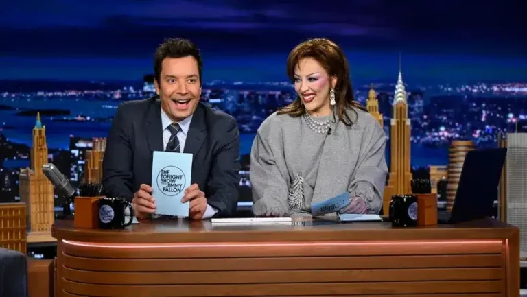 Doja Cat apporte l'énergie au Tonight Show après avoir abandonné la vidéo "Stranger"