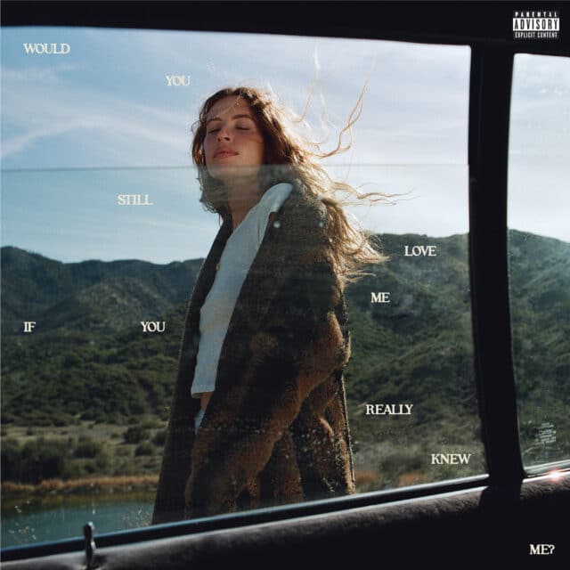 FLETCHER annonce deux spectacles pour décembre et parle de son identité queer en évolution et de son nouvel amour dans un nouveau chapitre franc.