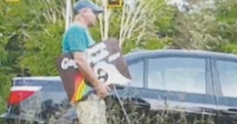 Il a volé des pancartes dans le jardin de la Fierté, les qualifiant de « symboles pédophiles ». Maintenant, il en paie le prix.