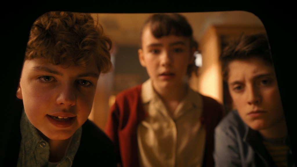 Mikkal Karim-Fidler, Clara Stack, Jack Molloy Legault dans It : Bienvenue à Derry