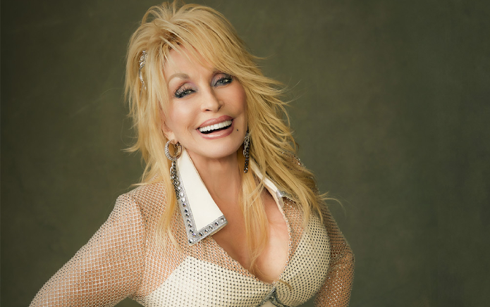 "Je ne voulais effrayer personne" : la sœur de Dolly Parton clarifie ses commentaires sur la santé de l'icône country