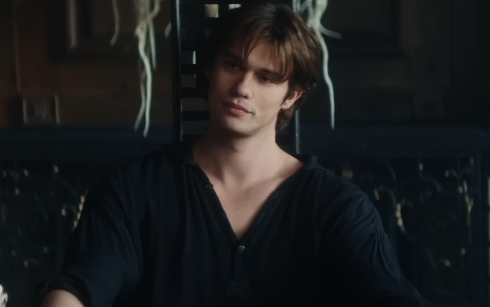 « Je vous demande pardon ?! » : les fans se réjouissent devant la photo torse nu de Nicholas Galitzine pour 100 Nights of Hero "Je vous demande pardon ?!" : les fans se réjouissent devant la photo torse nu de Nicholas Galitzine pour 100 Nights of Hero