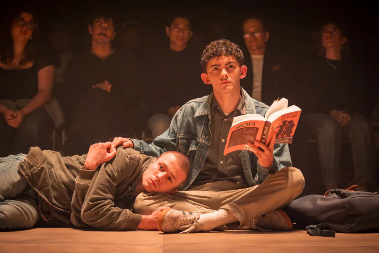 Joe Locke de HeartStopper fait ses débuts à West End dans le nouveau jeu queer Clarkston - Review