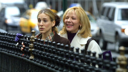 Kim Cattrall dit que Samantha Jones "n'était pas moi" en train de réfléchir à la vie après "Sex and the City"