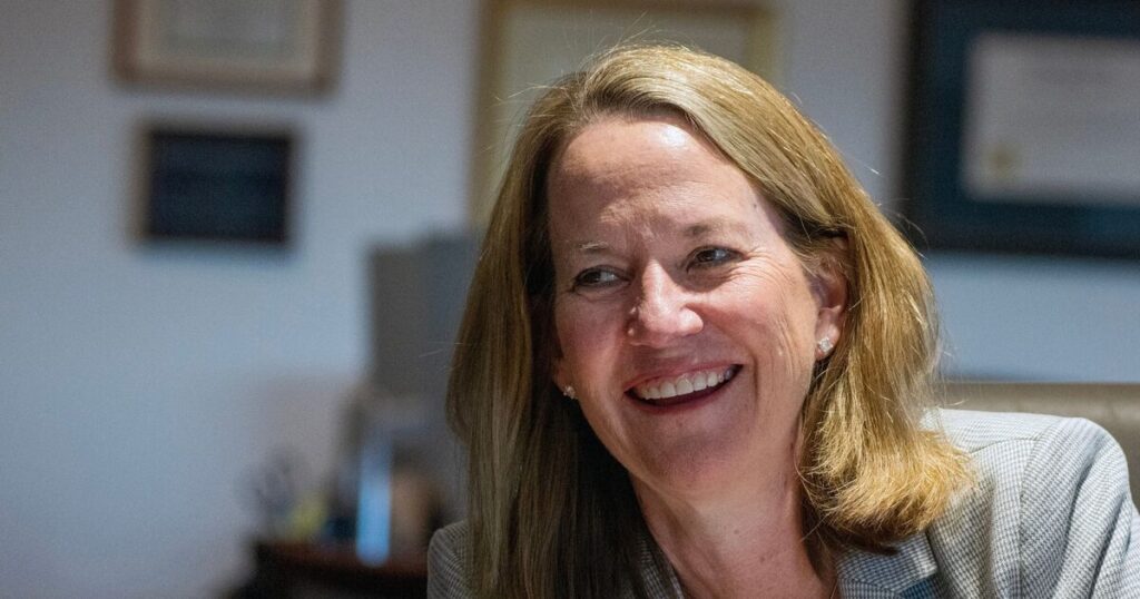 La procureure générale lesbienne s'élève contre le refus de Mike Johnson de siéger comme législateur démocrate La procureure générale lesbienne s'élève contre le refus de Mike Johnson de siéger comme législateur démocrate