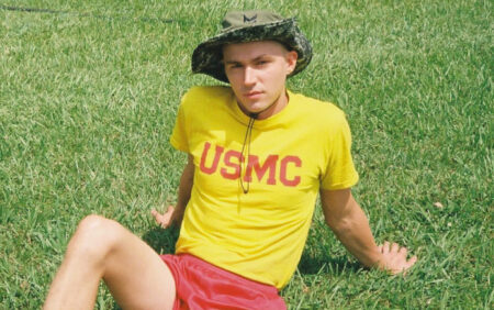 La star de BOOTS, Miles Heizer, revient sur son expérience de coming-out « cauchemardesque »