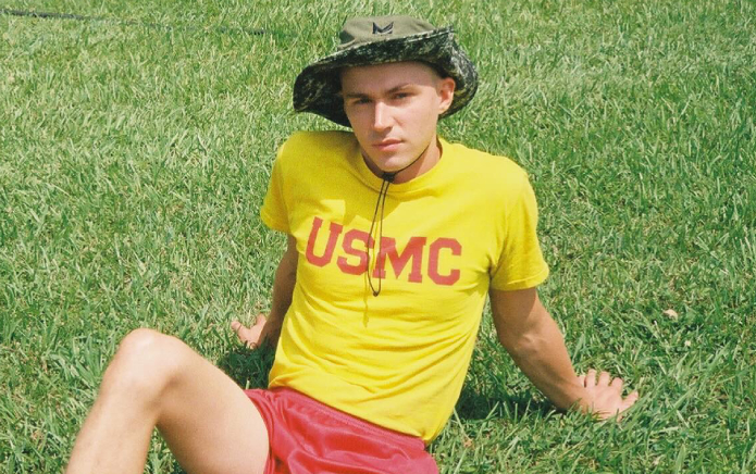La star de BOOTS, Miles Heizer, revient sur son expérience de coming-out « cauchemardesque »
