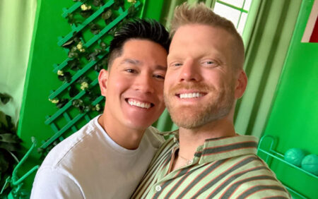 La star de Pentatonix, Scott Hoying, attend son premier bébé avec son mari Mark