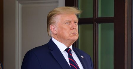 Les grandes démonstrations de pouvoir de Donald Trump pourraient en réalité montrer à quel point il est faible, affirme un expert