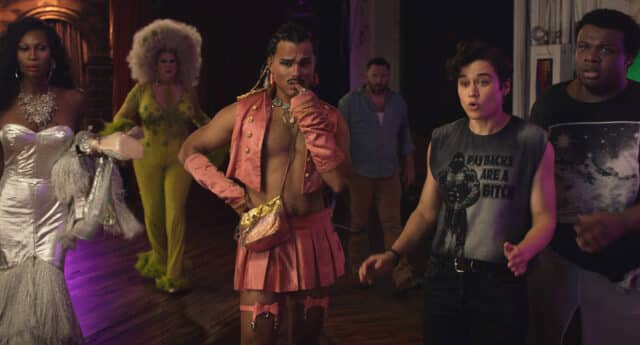 Dominique Jackson, Nina West, Tomás Matos, Quincy Dunn-Baker, Katy O'Brian et Jaquel Spivey dans REINES DES MORTS de Tina Romero. Avec l'aimable autorisation de Shannon Madden. Une société cinématographique indépendante et Shudder Release.