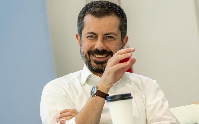 Pete Buttigieg s'adresse