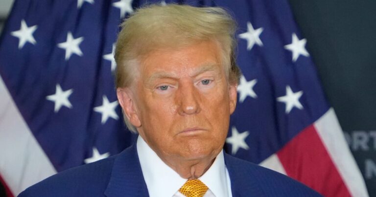 Trump cherche à supprimer tous les soins médicaux pour les jeunes trans en supprimant le financement des hôpitaux qui les dispensent