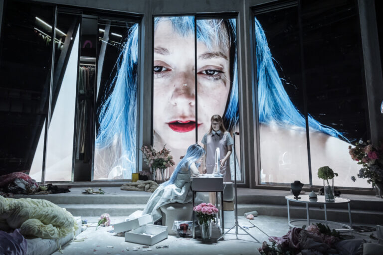 Une version moderne de la pièce classique The Maids pour une nuit intense et exaltante – critique