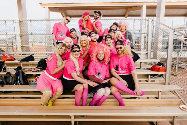 Le co-directeur exécutif Jason Peplinski révèle comment Sin City Classic rassemble les athlètes LGBTQ+ à travers le sport, les fêtes et la communauté.