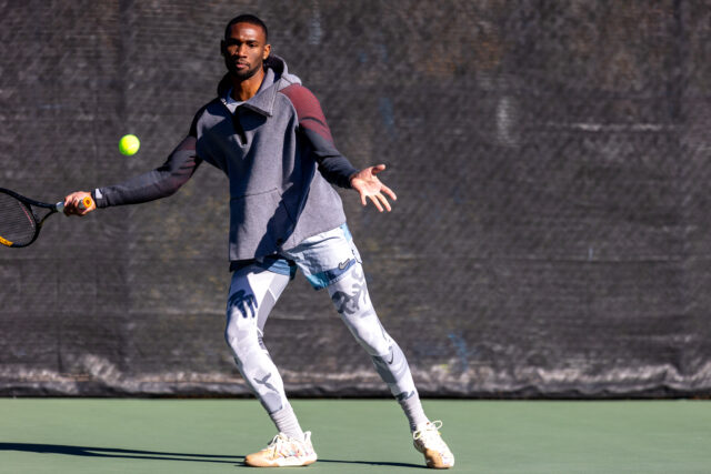 Le co-directeur exécutif Jason Peplinski révèle comment Sin City Classic rassemble les athlètes LGBTQ+ à travers le sport, les fêtes et la communauté.