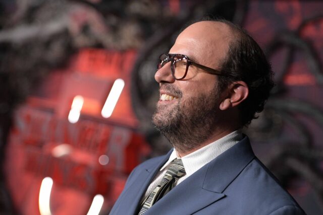 HOLLYWOOD, CALIFORNIE - 06 NOVEMBRE : Brett Gelman assiste à Netflix "Choses étranges" Première mondiale de la saison 5 au TCL Chinese 6 Theatres le 6 novembre 2025 à Hollywood, Californie. (Photo de Charley Gallay/Getty Images pour Netflix)