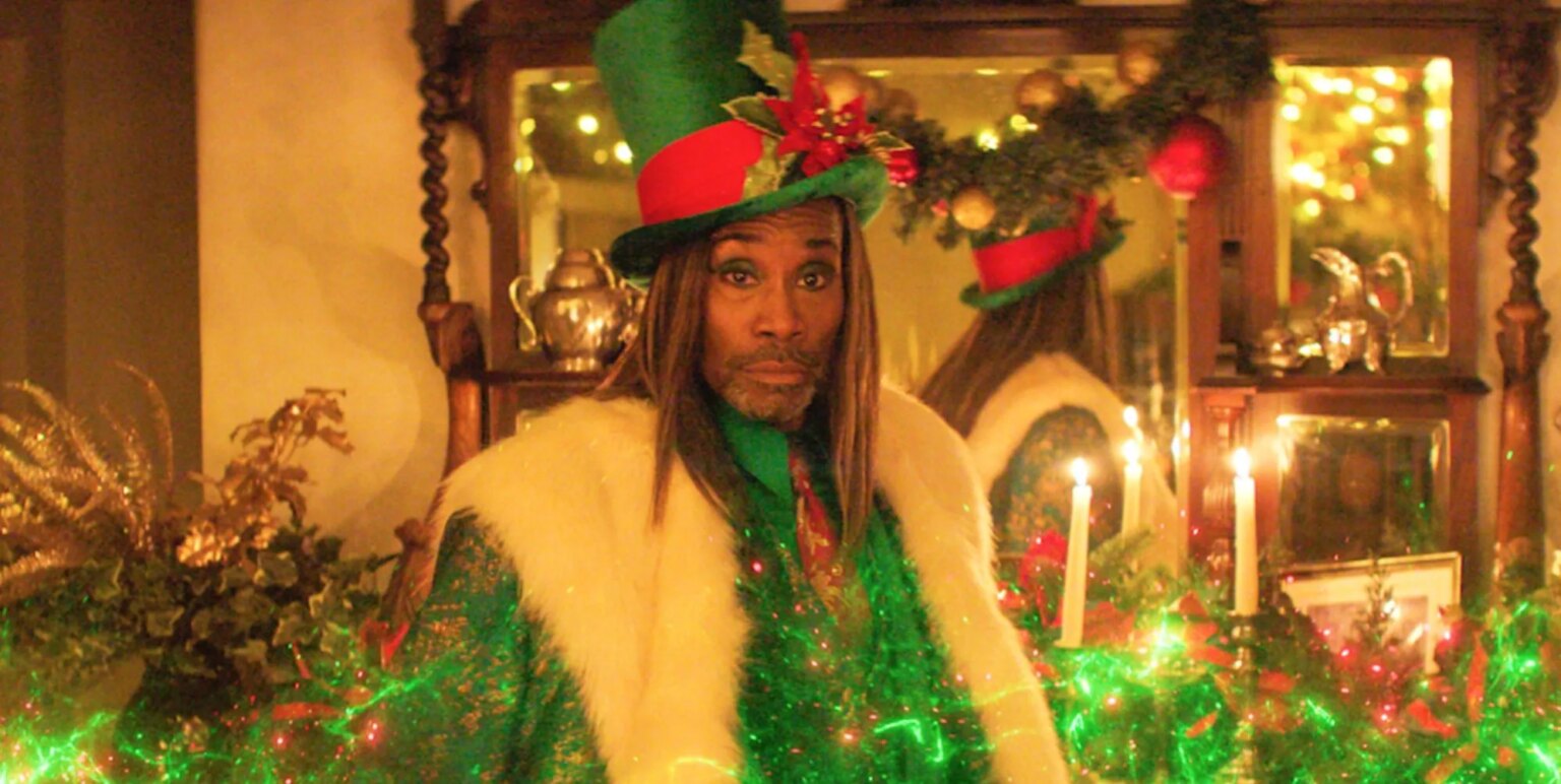 Billy Porter sur le camp de Christmas Karma et le casting chaotique : « Pixie Lott est divine » Billy Porter in green and white as the Ghost of Christmas Past in Christmas Karma