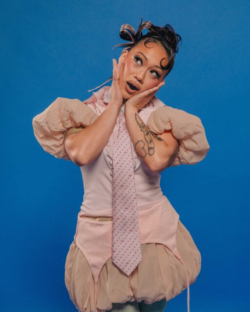 Vevo dévoile sa liste des artistes DSCVR à surveiller 2026, mettant en avant Gigi Perez et les étoiles montantes LGBTQ Sekou, SAILORR et kwn.