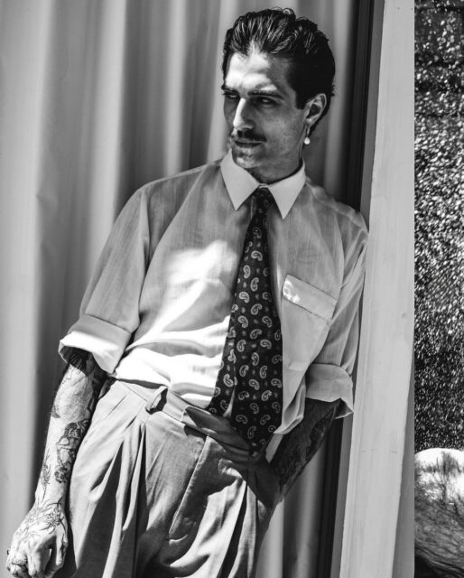 Damiano David étourdit lors d'une séance photo torride de Damon Baker, montrant ses tatouages, ses courbes et son énergie de rock star tandis que sa carrière solo s'élève.