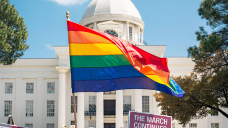 Les législateurs de Floride rétablissent l’interdiction du drapeau de la fierté pour la session 2026