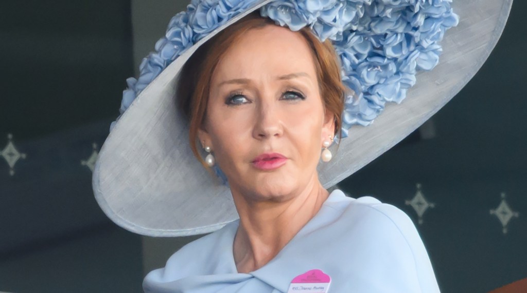JK Rowling a appelé au boycott de M&S au milieu d'une dispute à propos d'un employé « trans »